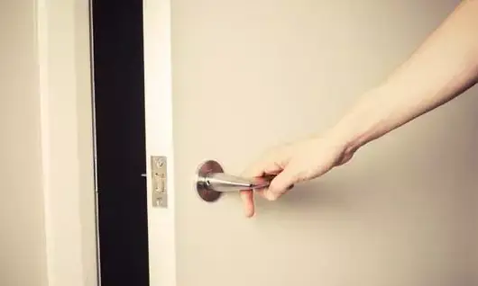 ¿Qué pasa si el propietario desea entrar en la casa del inquilino sin permiso?