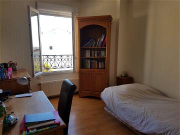 Roomlala | 1/9: Affittasi 1 stanza di circa 15m² in alloggio condiviso a Suresnes