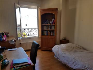 Roomlala | 1/9: Wynajmij 1 pokój o powierzchni około 15m² we wspólnym mieszkaniu w Suresnes