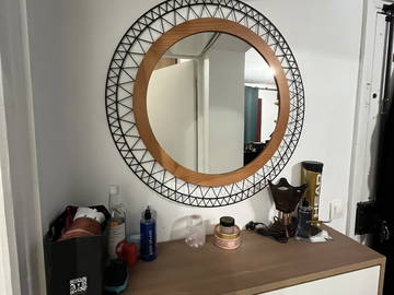 1 chambre partagée, salon et toilettes