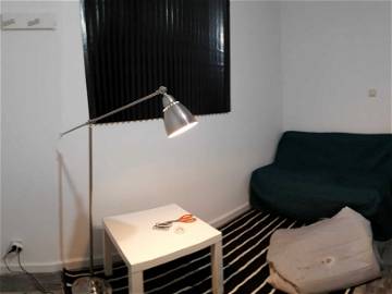 Roomlala | 1 Petit Studio Indépendant Proche De La Gare De Charleroi