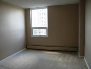 Roomlala | 1 quarto grande na Saskatchewan Drive Oc