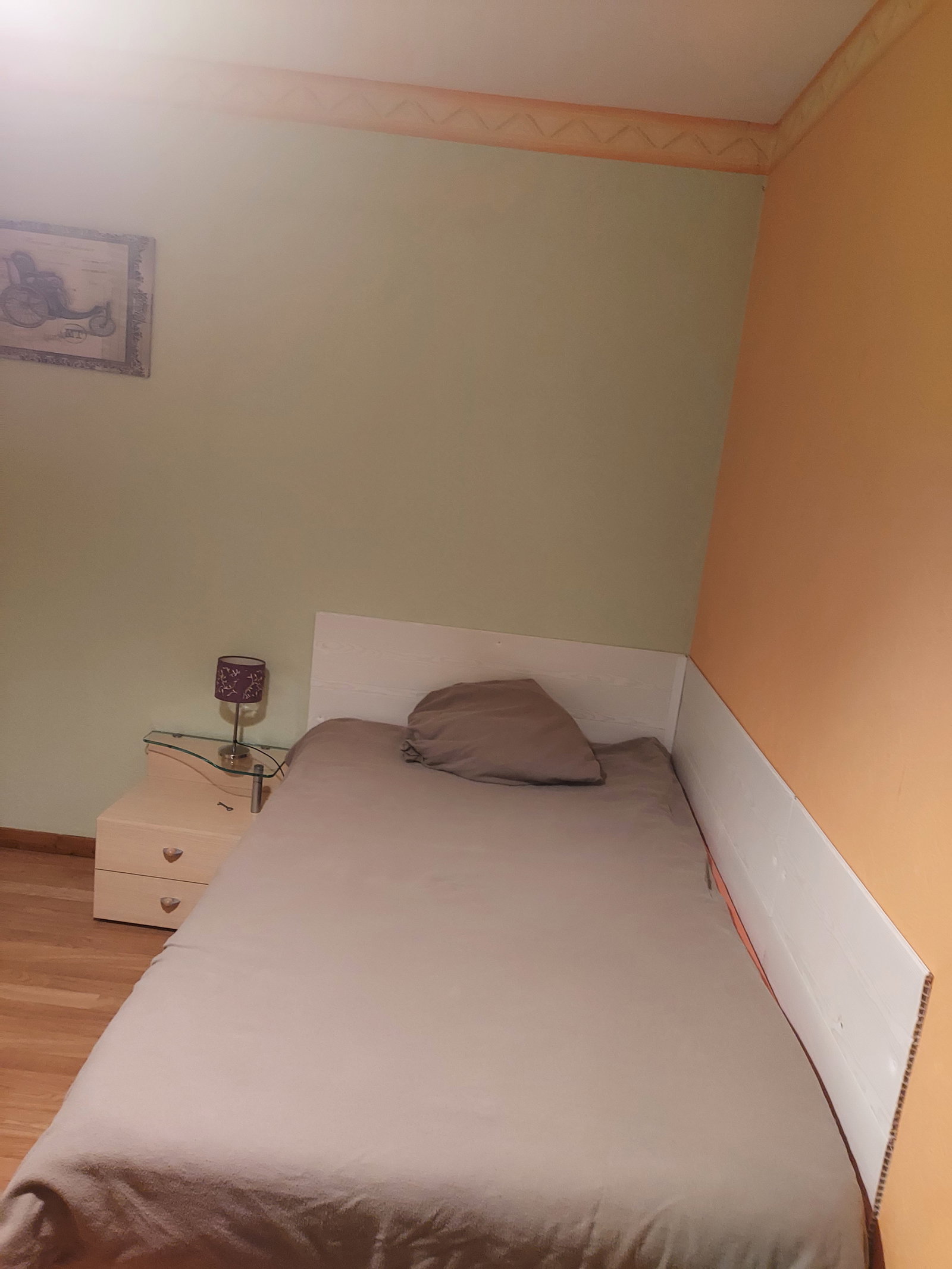 Homestay Bust 102528