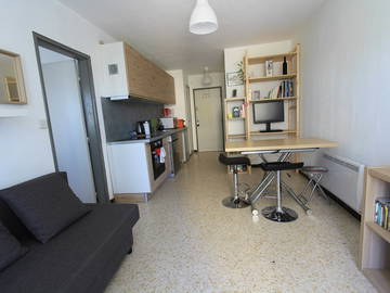 Roomlala | 100m From the Beach T2 30m² + Logia and Private Parking