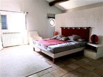 Roomlala | 13 Minuten von AVIGNON entfernt Luxuszimmer 35 m2 mit XL-Bett und eigenem Bad