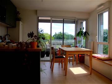 Roomlala | 13m2 room in new apartment, 50m from "La Courouze" metro station