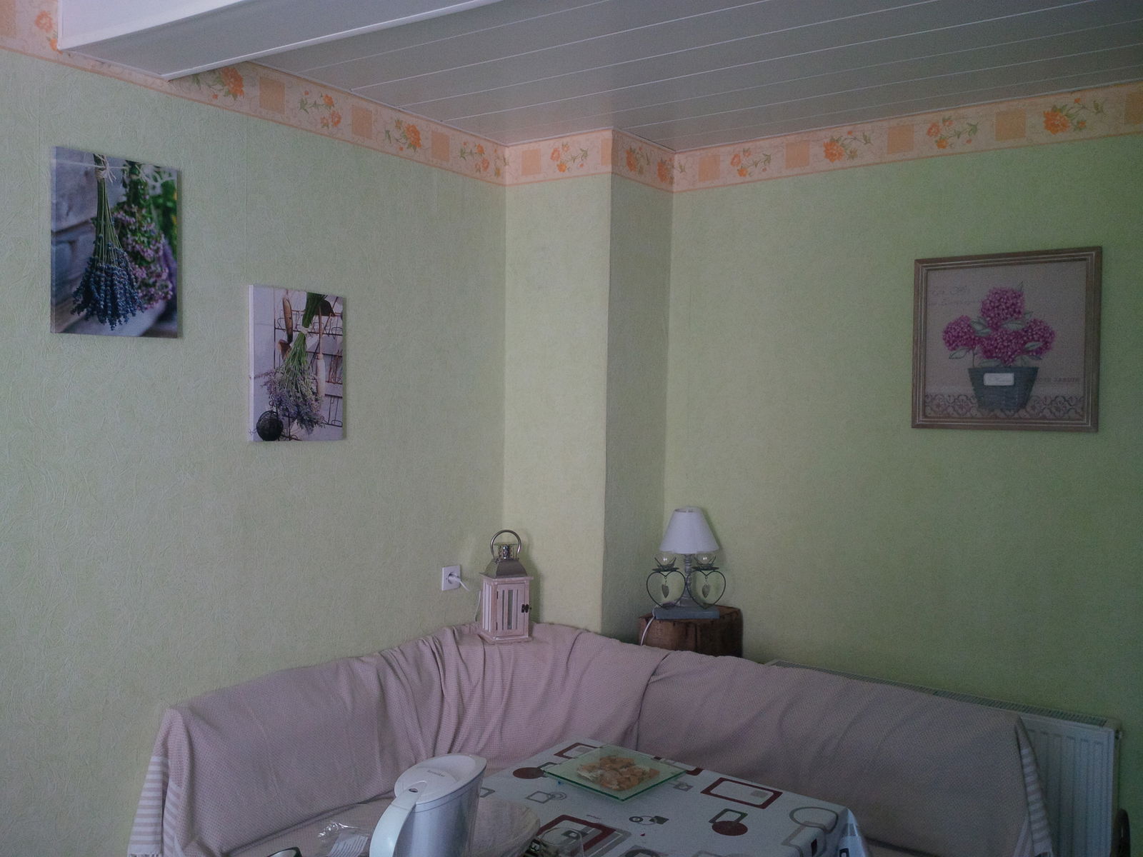 Homestay Bust 102338