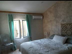 180 bed room ideal for the Avignon festival 1/4 hour