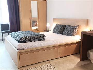 Roomlala | (2-2) Chambre En Colocation Dans Un Immeuble