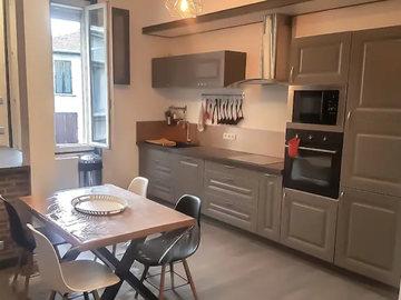 Roomlala | 2 Bedroom Apartment in Avignon Near City Center