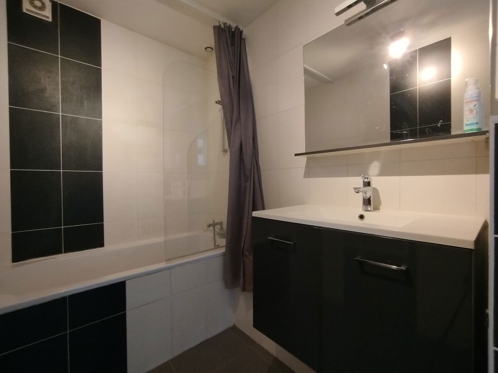 Entire Home Pringy 658338