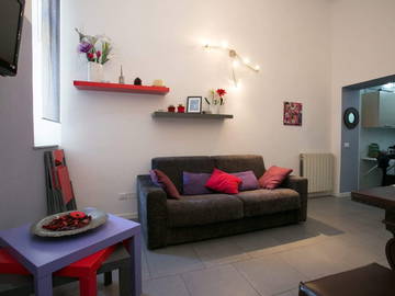 Roomlala | 2 bedroom apartment with living room great for people