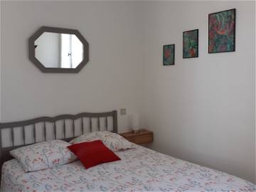 Roomlala | 2 Bedrooms in country house, away from the village.