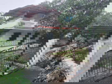 Roomlala | 2 BHK volledig gemeubileerde bungalow in Vikramgad