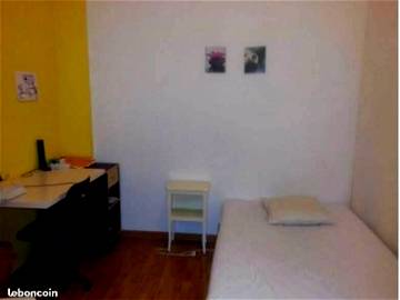 Roomlala | 2 Chambres 12m2 Et 14m2 Traversante Rdc Lille Europe