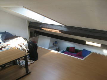 Roomlala | 2 darmowe pokoje do wynajęcia w mieszkaniu