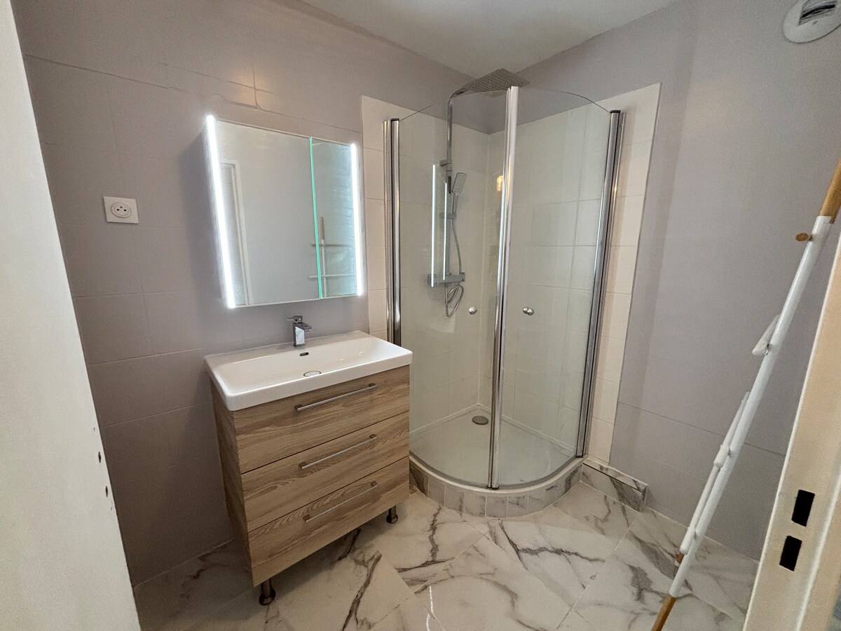 Homestay Rosny-sous-Bois 677004