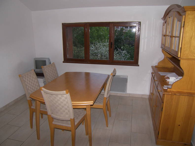 Entire Home Antony 74912-3