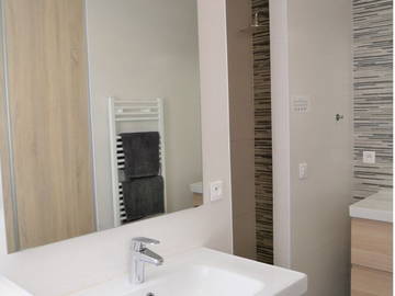 Logement entier à louer à Reyrieux - photo 19 : salle de bain-19