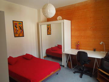 Roomlala | 2 Quartos Grandes para Alugar em uma Casa Tranquila