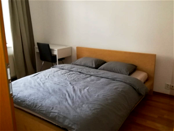 Roomlala | 2-room Apartment Near Prague Castle In Good Neighbourhood