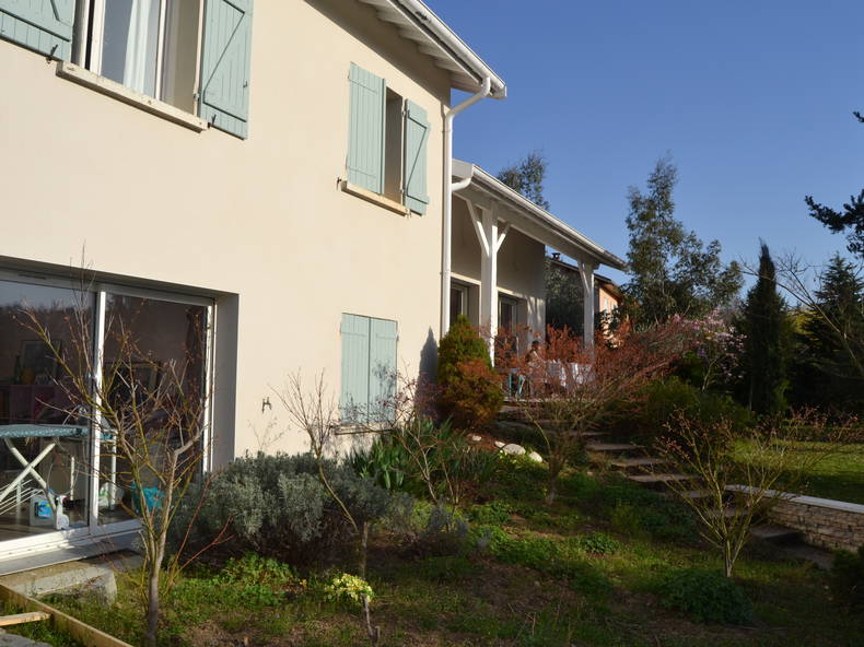 Homestay Lentilly 394254-5