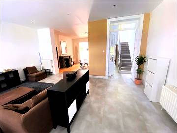Roomlala | 2 Schlafzimmer verfügbar, 300 m² großes Herrenhaus, Montigny