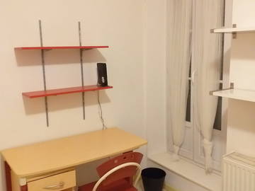 Roomlala | 20m² furnished and equipped studio in Marseille