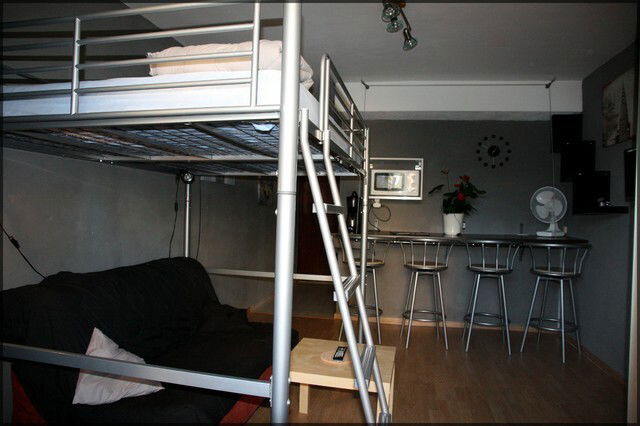 Independent Studio La Garde 2049