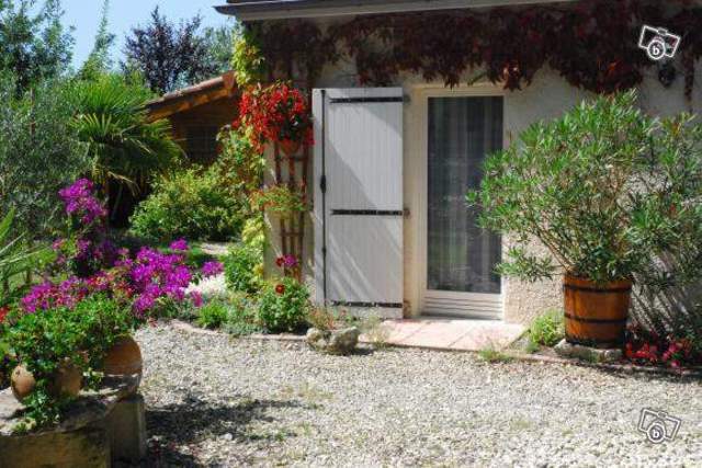 Entire Home Arsac 27846