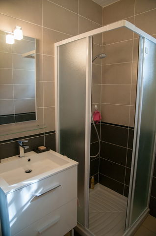 Entire Home Arsac 27846