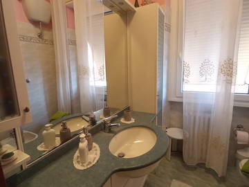 Chambre chez l'habitant à louer à Livorno - photo 6 : salle de bain-6