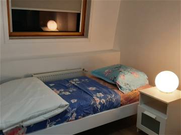 Roomlala | 3 bedroom shared accommodation with individual showers