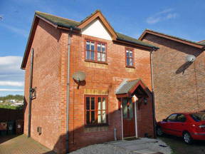 3 Bedroomes Detached House For Rent 