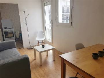 Roomlala | 3 Bedrooms In A Shared Apartment In The Center Of Cergy Pref