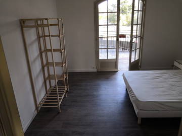 Roomlala | 3 sypialnie do wynajęcia w dużym domu w Merignac