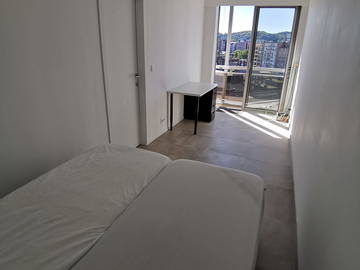 Roomlala | 3-Zimmer-Wohngemeinschaft oberhalb der Mediacity