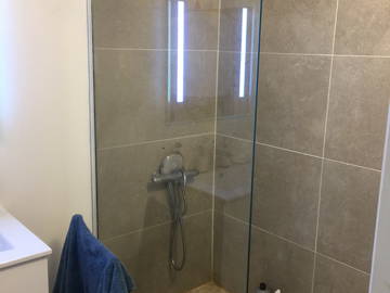 Logement entier à louer à Six-Fours-Les-Plages - photo 3 : salle de bain-3
