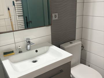 Logement entier à louer à Six-Fours-Les-Plages - photo 7 : salle de bain-7