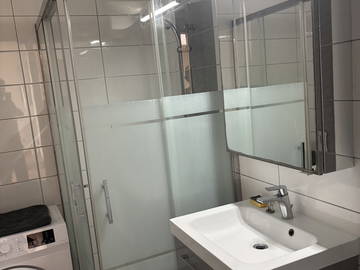 Logement entier à louer à Six-Fours-Les-Plages - photo 8 : salle de bain-8