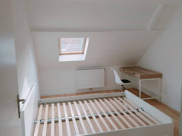 Roomlala | 4 rooms to rent in shared accommodation in the center of Tournai