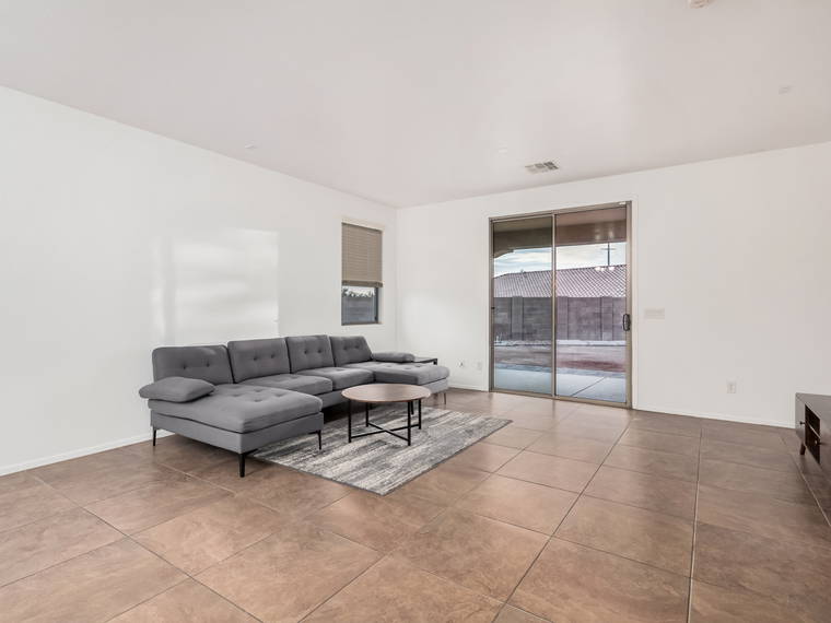 Homestay Goodyear 543024