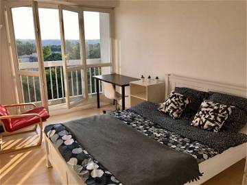 Roomlala | 5 Bedroom Shared Apartment With Balconies / Cergy Prefecture