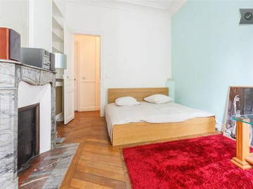 Roomlala | 500 meters from the Champs Elysées