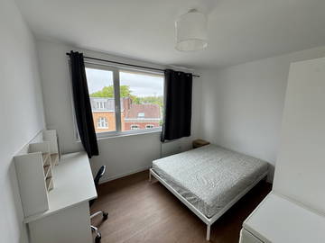 Roomlala | 6 camere arredate disponibili per alloggio condiviso
