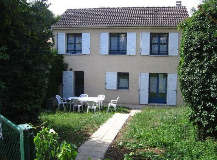 Kolokacja Champs-sur-Marne 78195