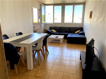 Roomlala | 60 M² Apartment With Parking And Wifi