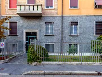 Roomlala | 60 m² große Zweizimmerwohnung in der Via Giovanni Battista Moroni, Mailand!