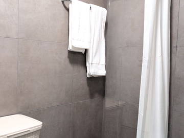 Logement entier à louer à Chavannes-Près-Renens - photo 8 : salle de bain-8