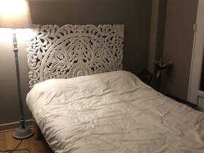 A louer chambre avec balcon privé, vue sur la cité médiévale